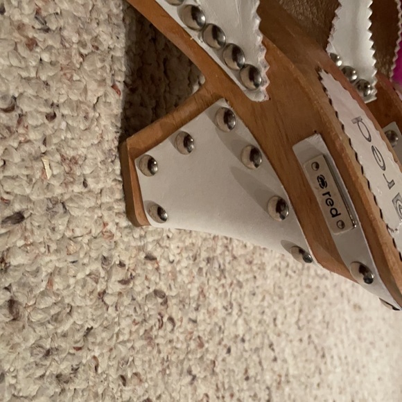 RED - Picture 2 of 5